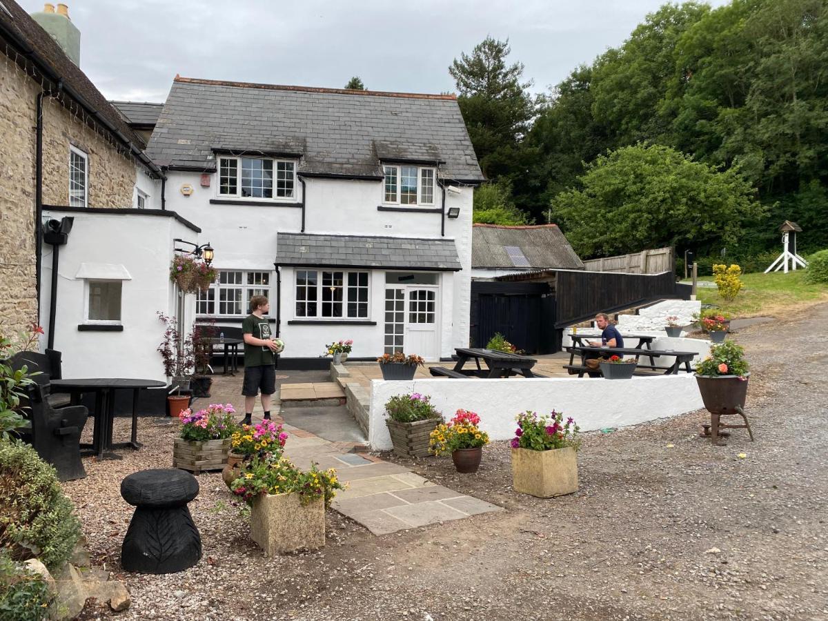 Chainbridge Usk Riverside Gastro Pub And Accommodation Trostrey 외부 사진